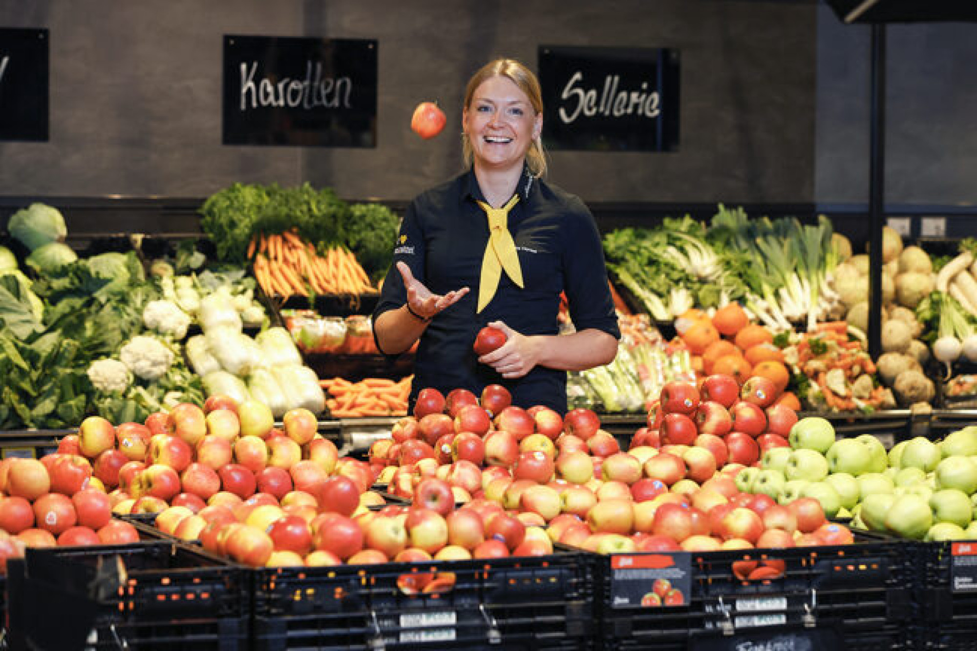 10.06.2026
Dorsten
Edeka Honsel 
Julia Schlotmann Honsel ( Edeka Honsel Dorsten ) GF 
foto: copyright  marco stepniak  -  

mobil  +49  171-2771906   marco@stepniak-bild.de